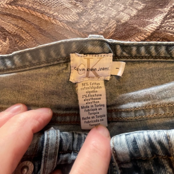 Calvin Klein Jeans - Size 1 - Classic Fit, Stylish, and Comfortable - Picture 3 of 5